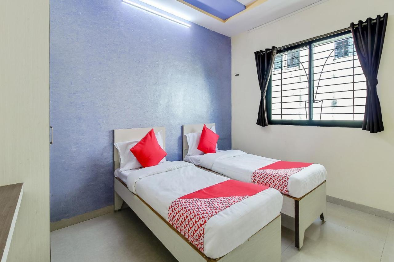 Oyo Flagship 48365 Hotel Shiva'S Castle Chalisgaon Exterior photo